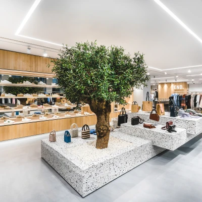 Arbre artificiel résistant aux flammes en magasin